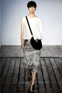 Tao Okamoto feet photo thumbnail