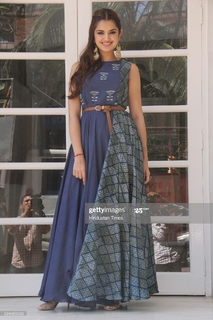 Tara Alisha feet photo 5