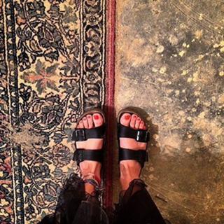 Tara Emad feet photo thumbnail