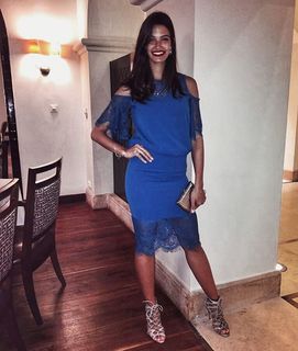 Tara Emad feet photo thumbnail