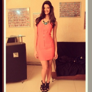 Tara Emad feet photo thumbnail