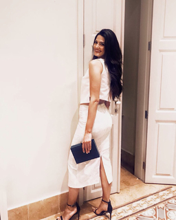 Tara Emad feet photo thumbnail