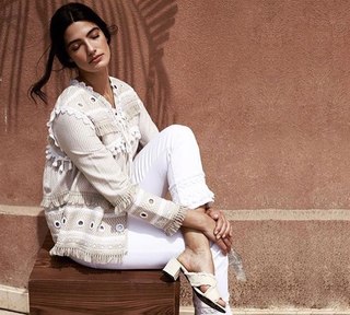 Tara Emad feet photo thumbnail