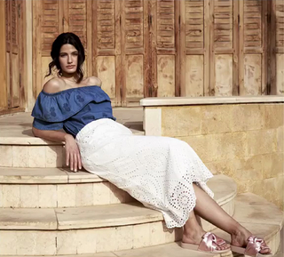 Tara Emad feet photo thumbnail