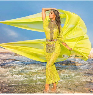 Tara Emad feet photo thumbnail