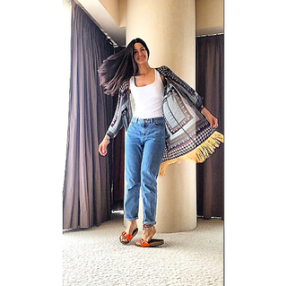 Tara Emad feet photo thumbnail