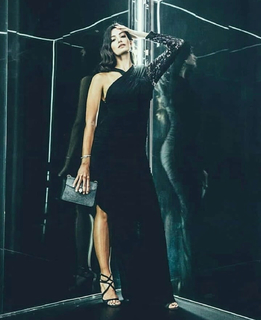 Tara Emad feet photo thumbnail