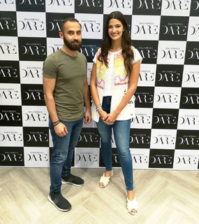 Tara Emad feet photo thumbnail