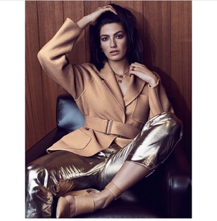 Tara Emad feet photo thumbnail