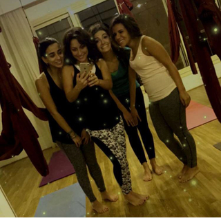 Tara Emad feet photo thumbnail