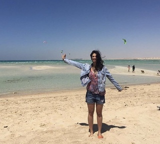 Tara Emad feet photo thumbnail