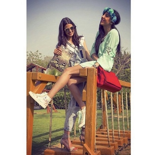 Tara Emad feet photo thumbnail