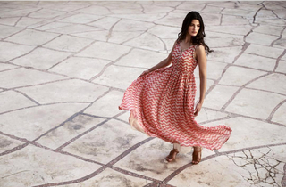 Tara Emad feet photo thumbnail