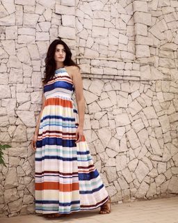 Tara Emad feet photo thumbnail