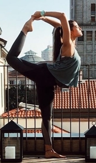 Tara Emad feet photo thumbnail