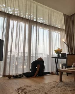 Tara Emad feet photo thumbnail