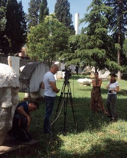 Tara Emad feet photo thumbnail