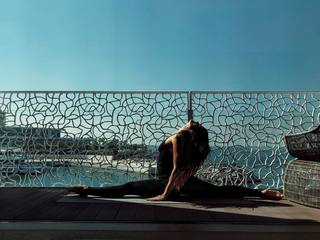 Tara Emad feet photo thumbnail