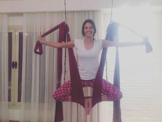 Tara Emad feet photo thumbnail