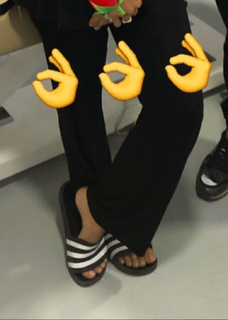 Tara Emad feet photo thumbnail