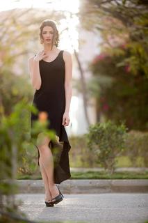 Tara Emad feet photo thumbnail