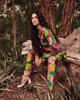 Tara Emad feet photo thumbnail