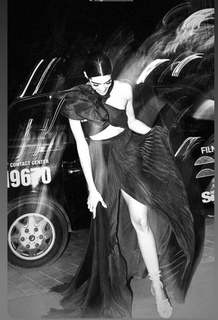 Tara Emad feet photo thumbnail