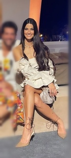 Tara Emad feet photo thumbnail