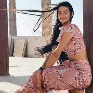 Tara Emad feet photo thumbnail