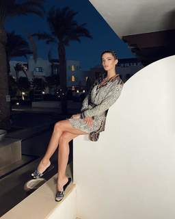 Tara Emad feet photo thumbnail