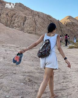 Tara Emad feet photo thumbnail