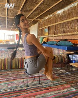 Tara Emad feet photo thumbnail