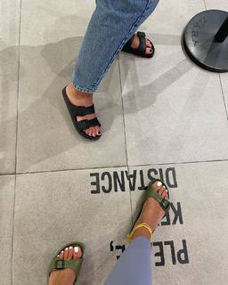 Tara Emad feet photo thumbnail