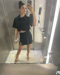 Tara Emad feet photo thumbnail