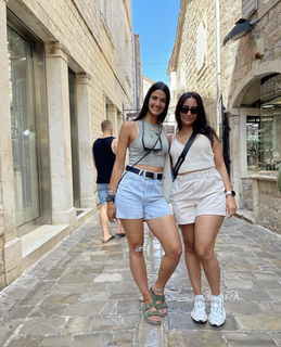 Tara Emad feet photo thumbnail