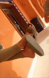 Tara Emad feet photo thumbnail