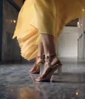 Tara Emad feet photo thumbnail