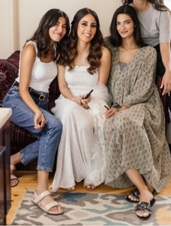 Tara Emad feet photo thumbnail