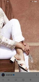 Tara Emad feet photo thumbnail