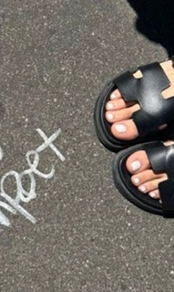 Tara Emad feet photo thumbnail