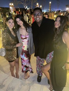 Tara Emad feet photo thumbnail