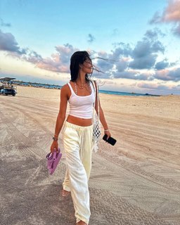 Tara Emad feet photo thumbnail