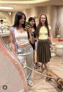 Tara Emad feet photo thumbnail