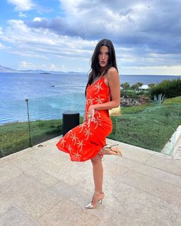 Tara Emad feet photo thumbnail