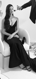 Tara Emad feet photo thumbnail