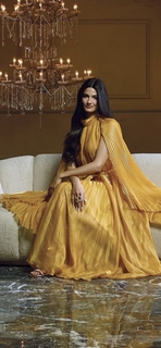 Tara Emad feet photo thumbnail