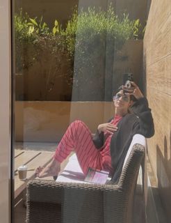 Tara Emad feet photo 1