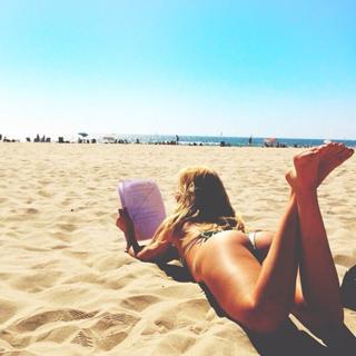 Tara Holt feet photo 3