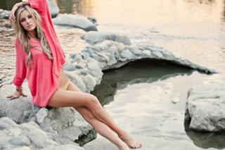 Tara Holt feet photo 18