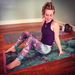 Tara Lipinski feet photo thumbnail